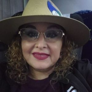 Meet your Posher, Estela